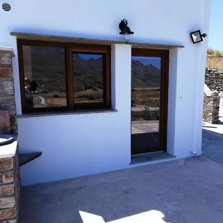 Σπίτι διακοπών House With Sea And Mountain Views