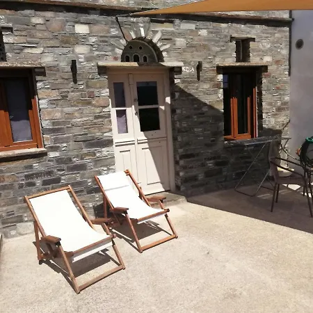 House With Sea And Mountain Views Σπίτι διακοπών