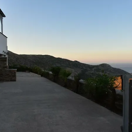 House With Sea And Mountain Views *