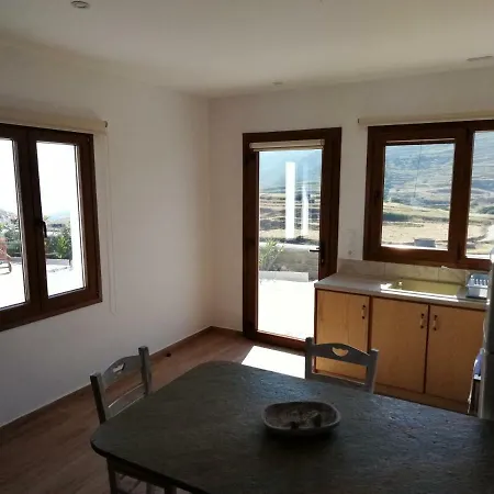 House With Sea And Mountain Views Στενή
