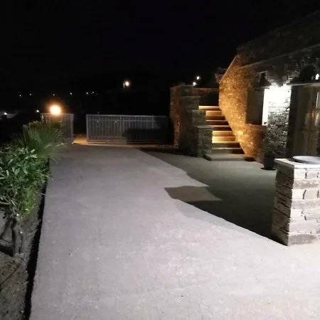 Σπίτι διακοπών House With Sea And Mountain Views