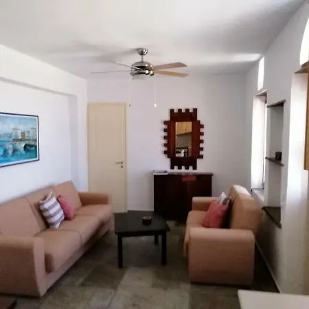 House With Sea And Mountain Views 펜션 Stení