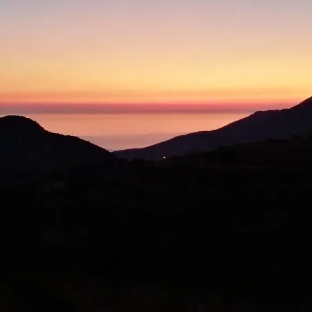 House With Sea And Mountain Views *