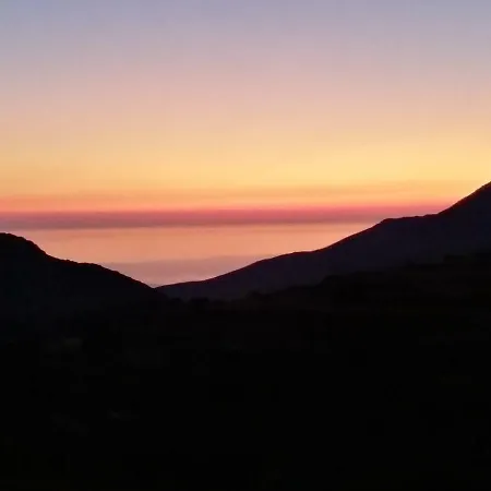 House With Sea And Mountain Views 펜션 *